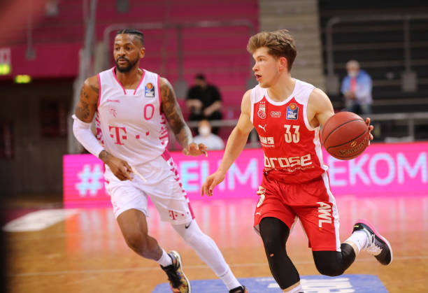 更加地关注 更加地关注